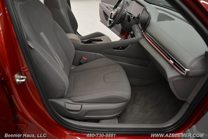 Used 2024 Hyundai Elantra SEL FWD image 19
