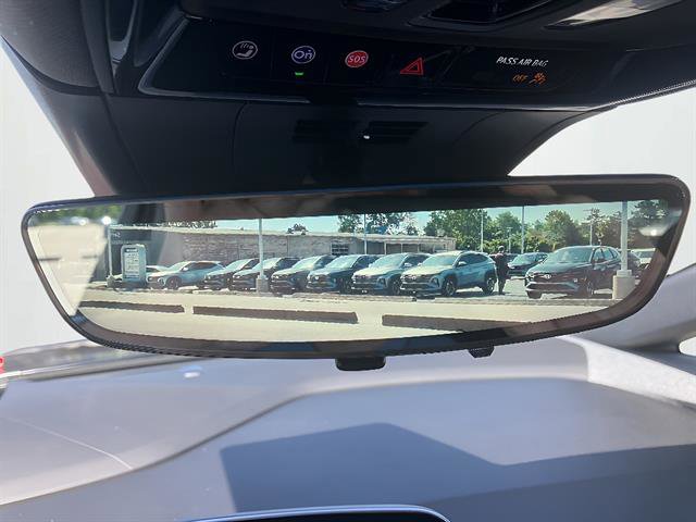 Certified 2025 Cadillac Optiq Luxury 2 AWD/4WD image 16