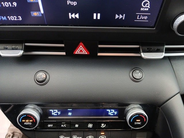 Used 2023 Hyundai Elantra SEL image 18