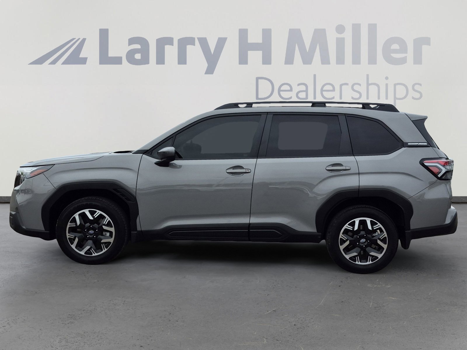 Used 2025 Subaru Forester Premium image 2