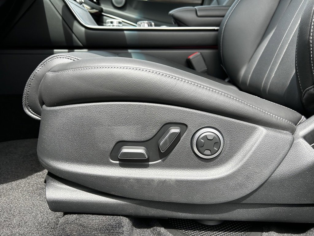 Used 2025 Genesis GV80 2.5T Advanced image 12