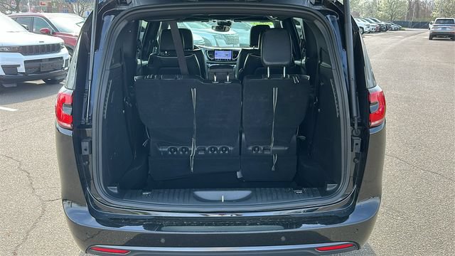 Used 2025 Chrysler Pacifica Limited FWD image 23