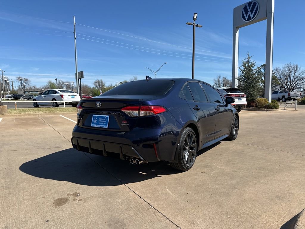 Used 2025 Toyota Corolla SE w/ SE Premium Package image 5