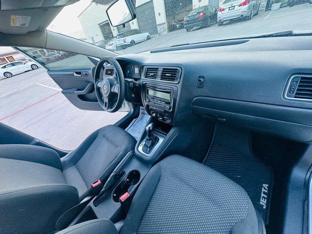 Used 2011 Volkswagen Jetta Base 4dr Sedan 6A image 26