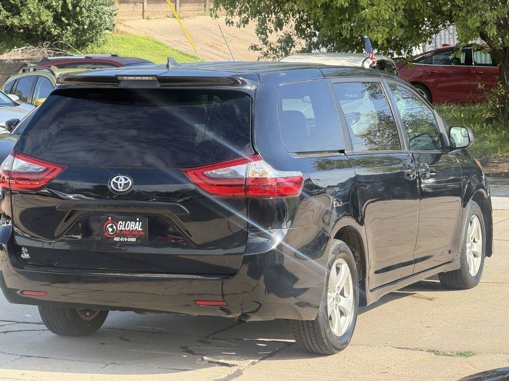 Used 2020 Toyota Sienna L FWD image 6