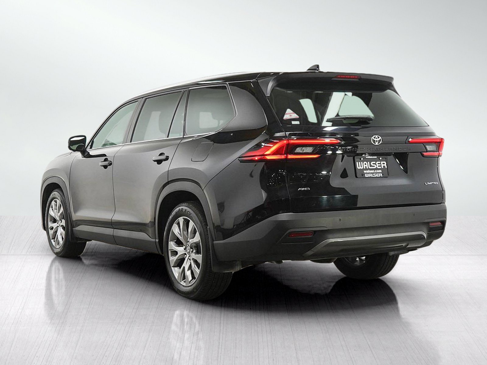 Used 2024 Toyota Grand Highlander AWD image 3