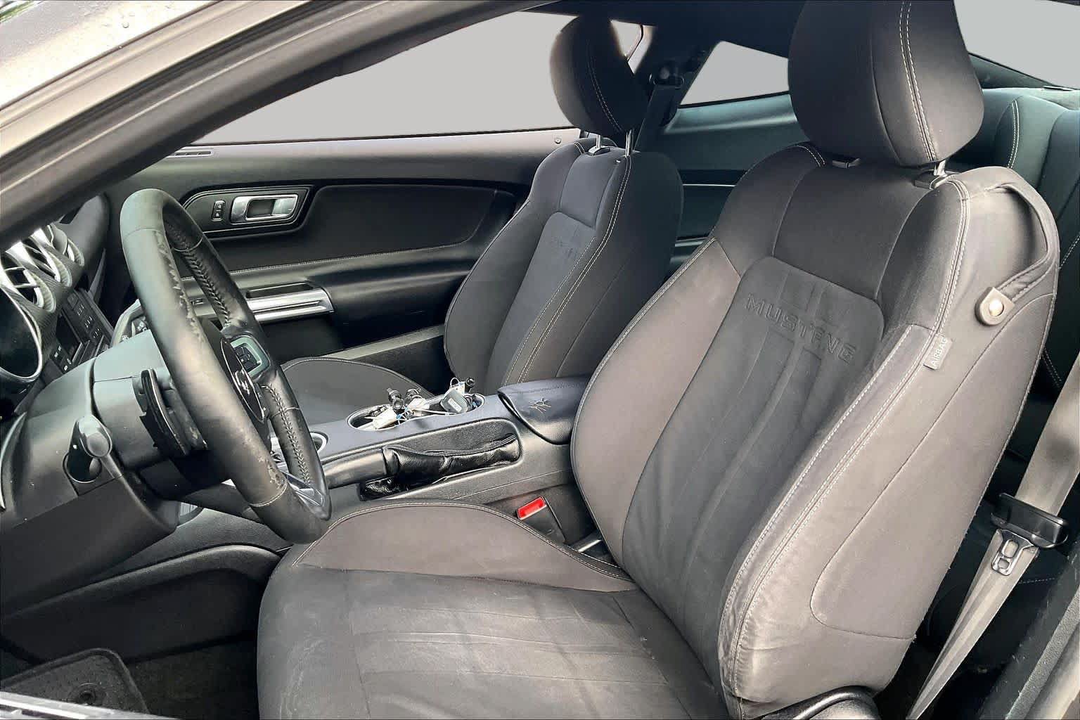 Used 2018 Ford Mustang Coupe RWD image 8