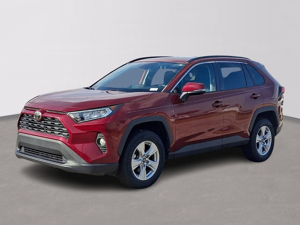 Used 2021 Toyota RAV4 XLE w/ Convenience Package FWD image 3