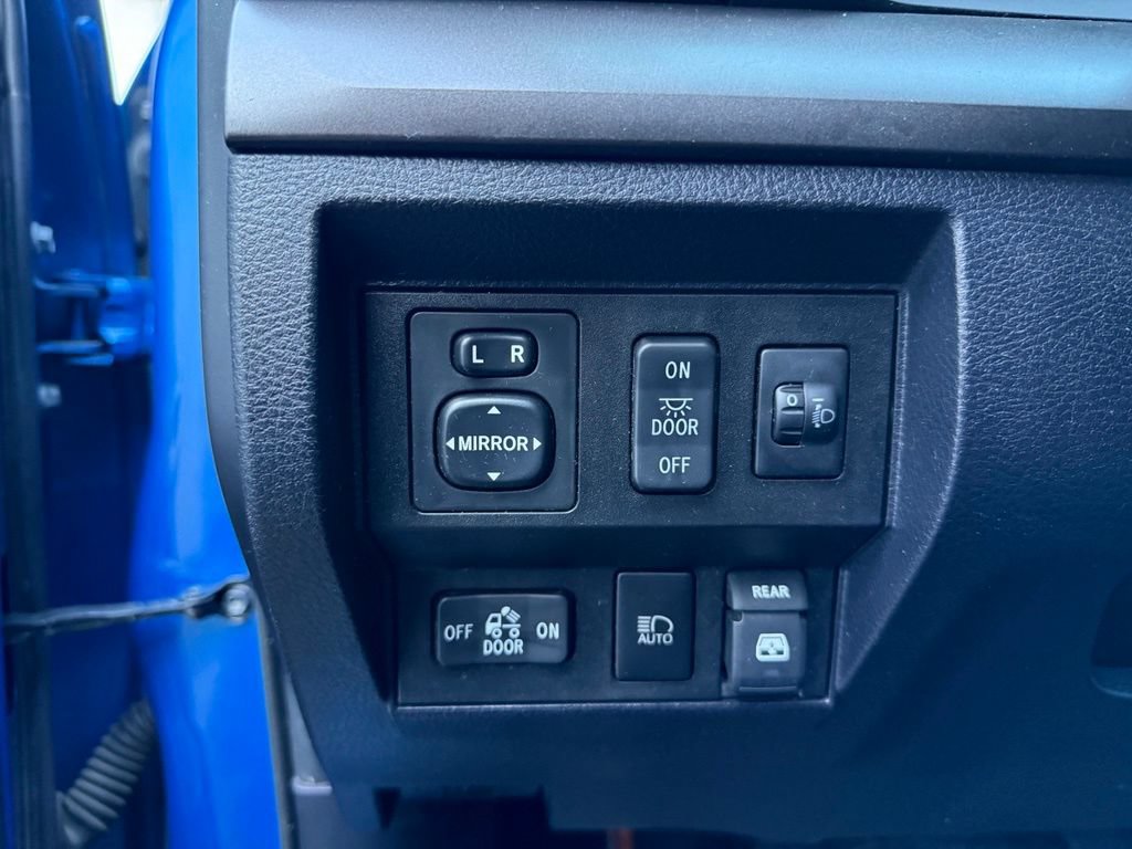 Used 2018 Toyota Tundra SR5 AWD/4WD image 26
