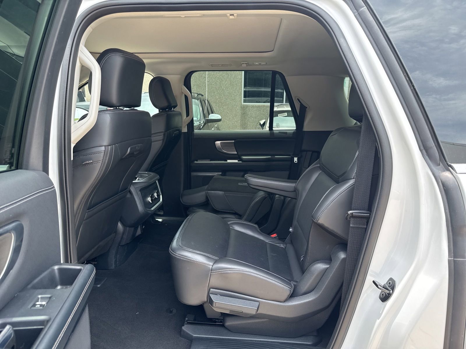 Used 2025 Ford Expedition Max Platinum AWD/4WD image 10
