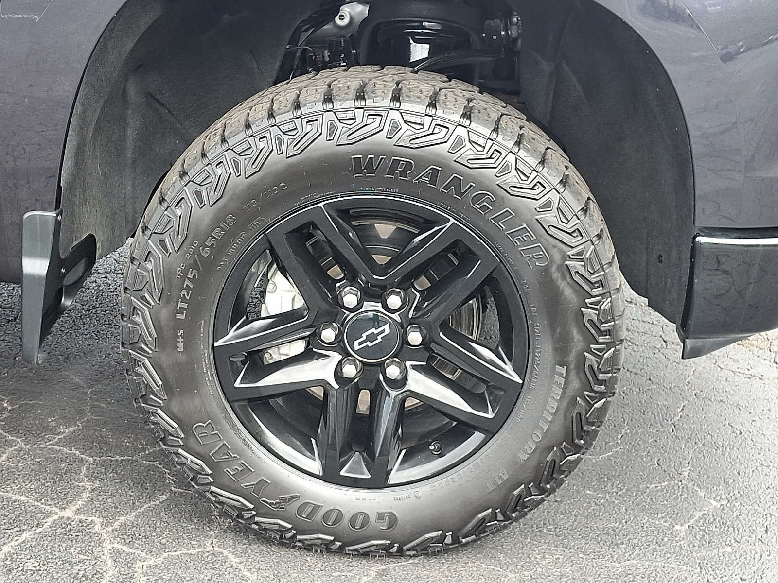 Used 2023 Chevrolet Silverado 1500 LT Trail Boss w/ LPO, Dark Essentials Package AWD/4WD image 8