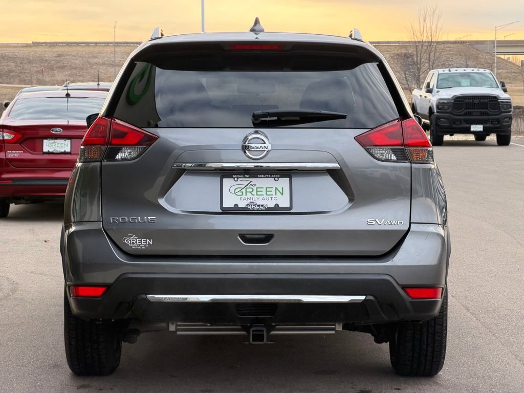 Used 2018 Nissan Rogue SV w/ Sun & Sound Touring Package image 8