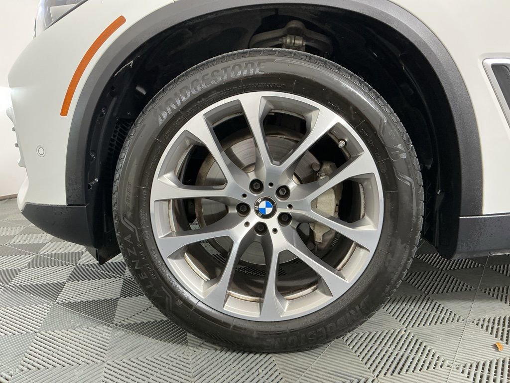 Certified 2022 BMW X5 xDrive40i w/ Parking Assistance Package AWD/4WD image 33