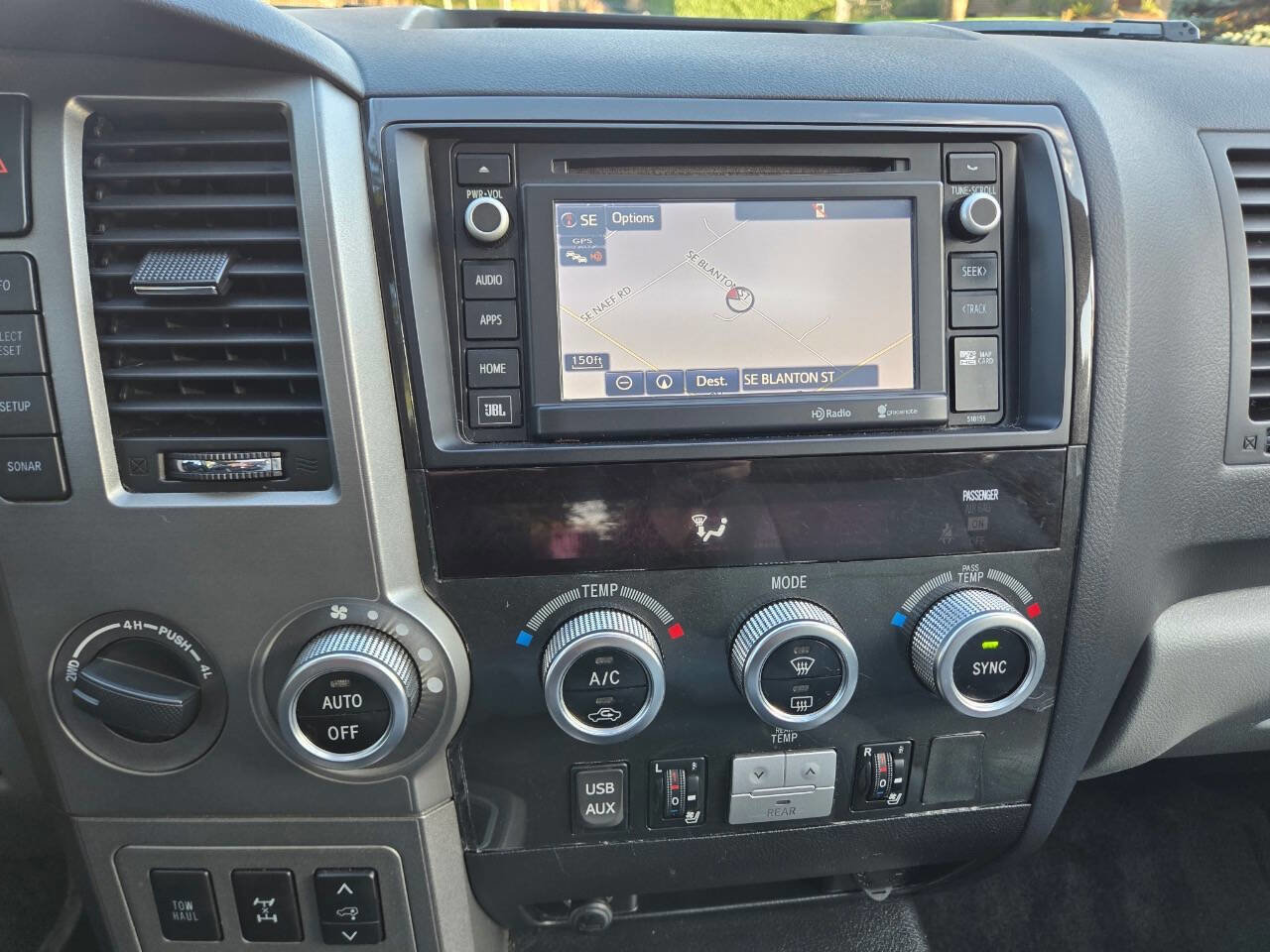 Used 2016 Toyota Sequoia Platinum image 27