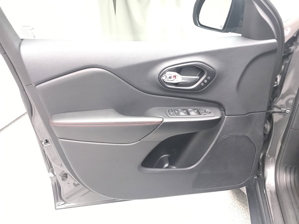 Used 2022 Jeep Cherokee Trailhawk w/ Premium Leather Package image 8