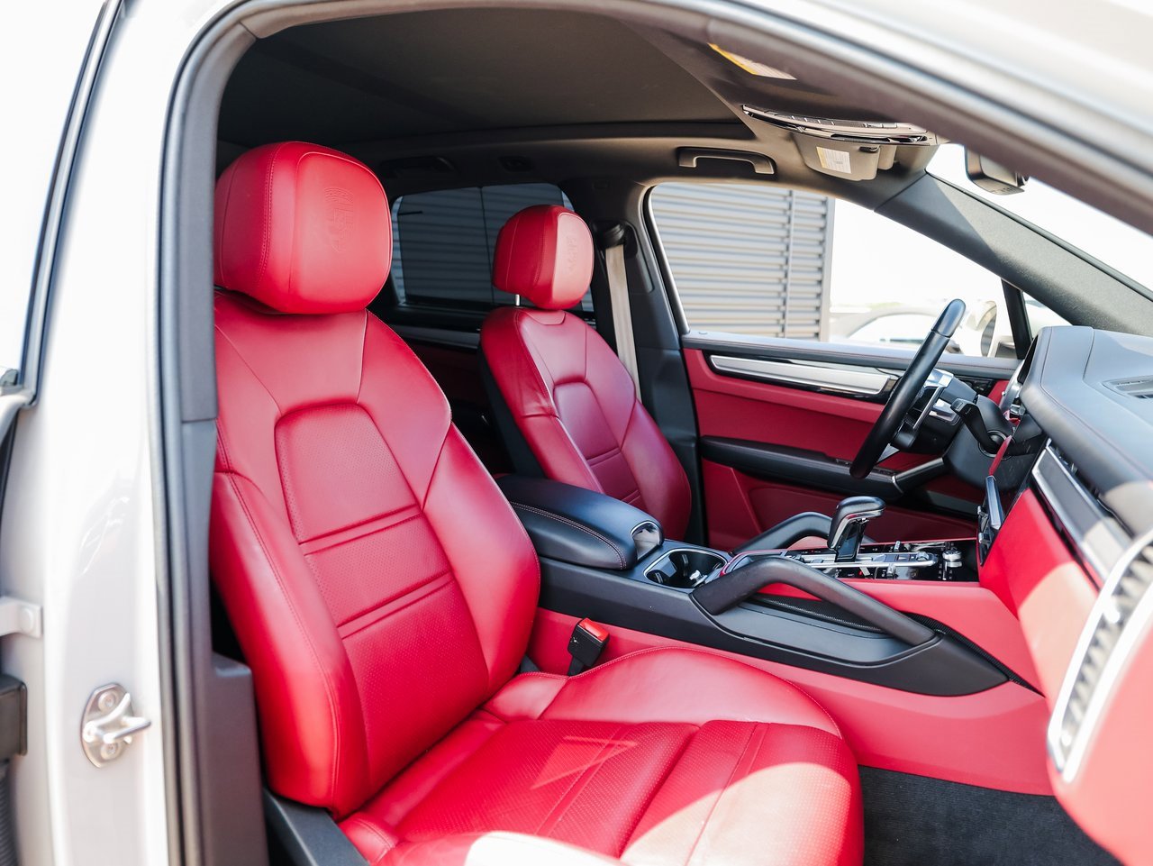 Certified 2022 Porsche Cayenne Platinum Edition image 28