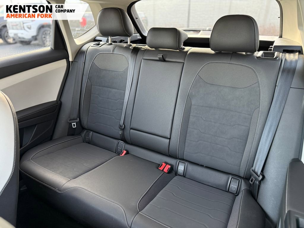 Used 2025 Volkswagen Taos SE image 38