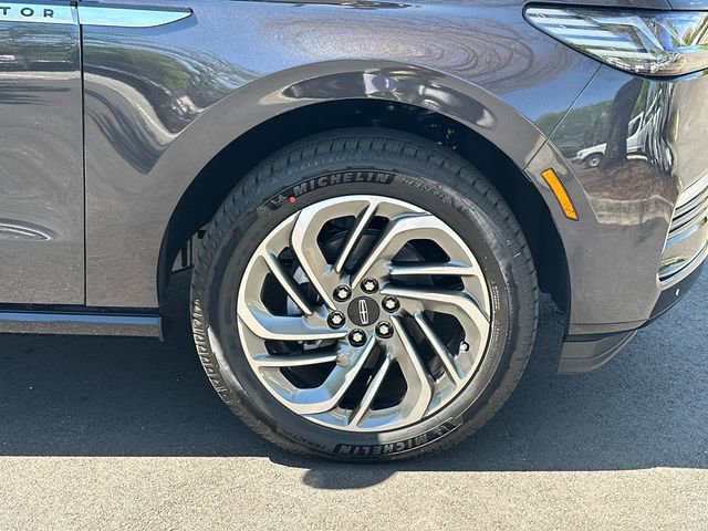 New 2026 Lincoln Navigator L Reserve AWD/4WD image 15