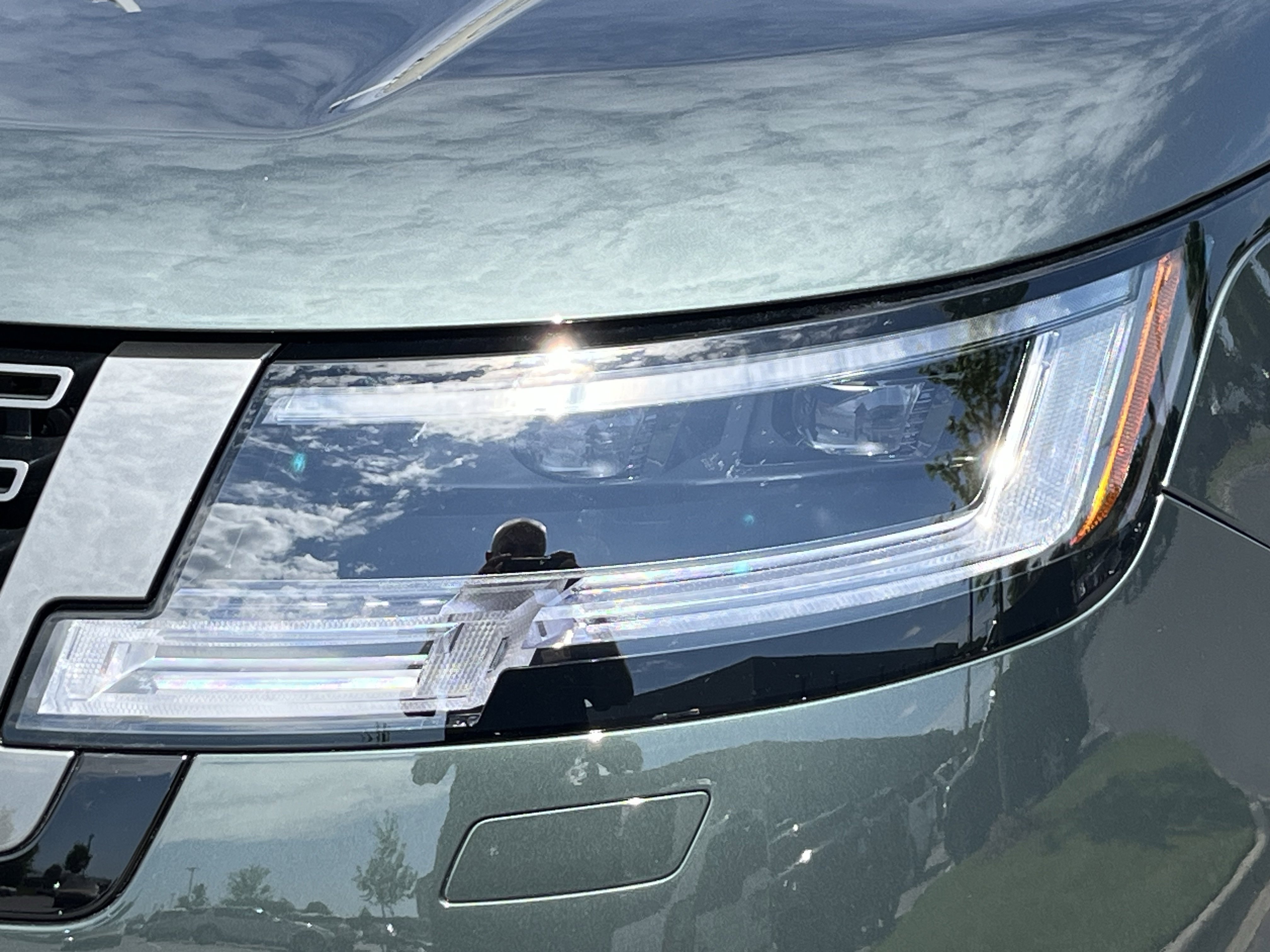 Certified 2026 Land Rover Range Rover SE image 12