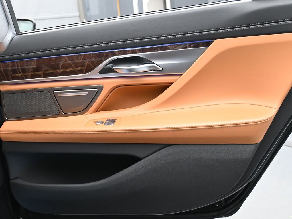 Used 2022 BMW 740i xDrive w/ M Sport Package image 25