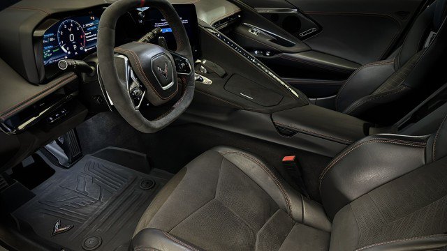 Used 2024 Chevrolet Corvette Stingray Premium Cpe w/ Z51 Performance Package RWD image 4