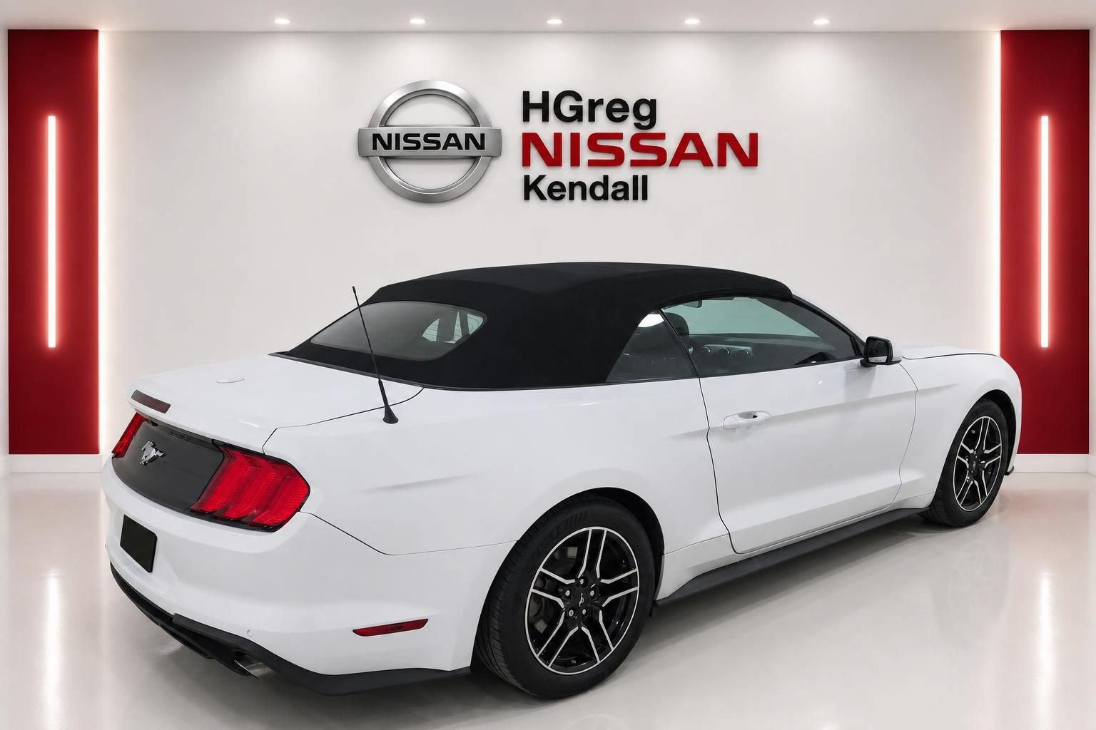 Used 2022 Ford Mustang Convertible w/ Equipment Group 101A RWD image 4