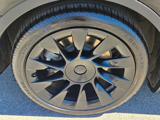Used 2021 Tesla Model Y Long Range image 10
