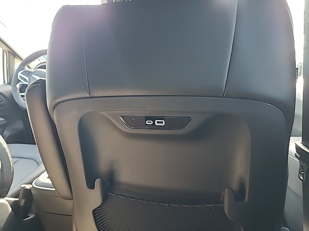 New 2025 Chrysler Pacifica Select image 20