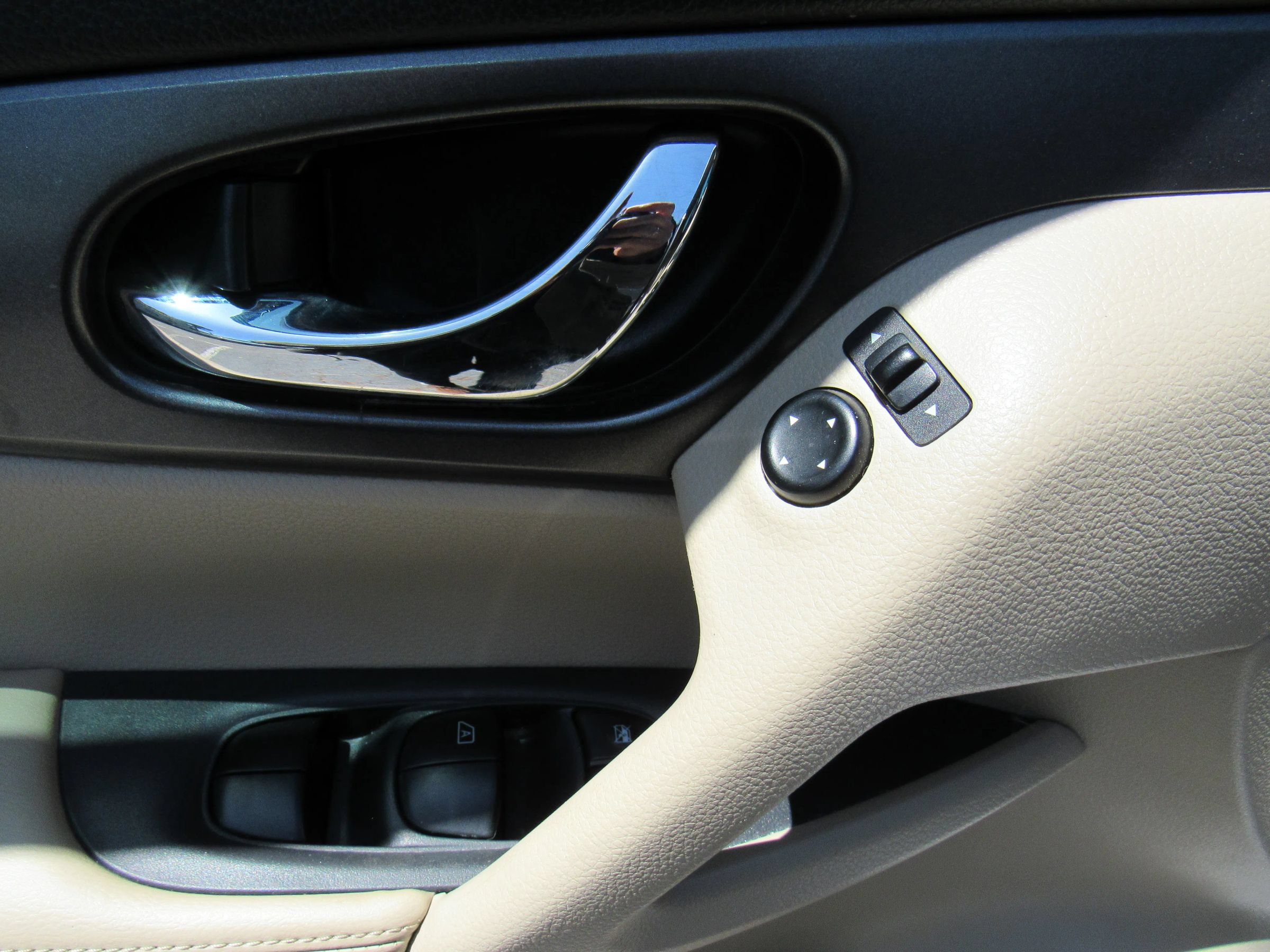 Used 2016 Nissan Rogue SV FWD image 10