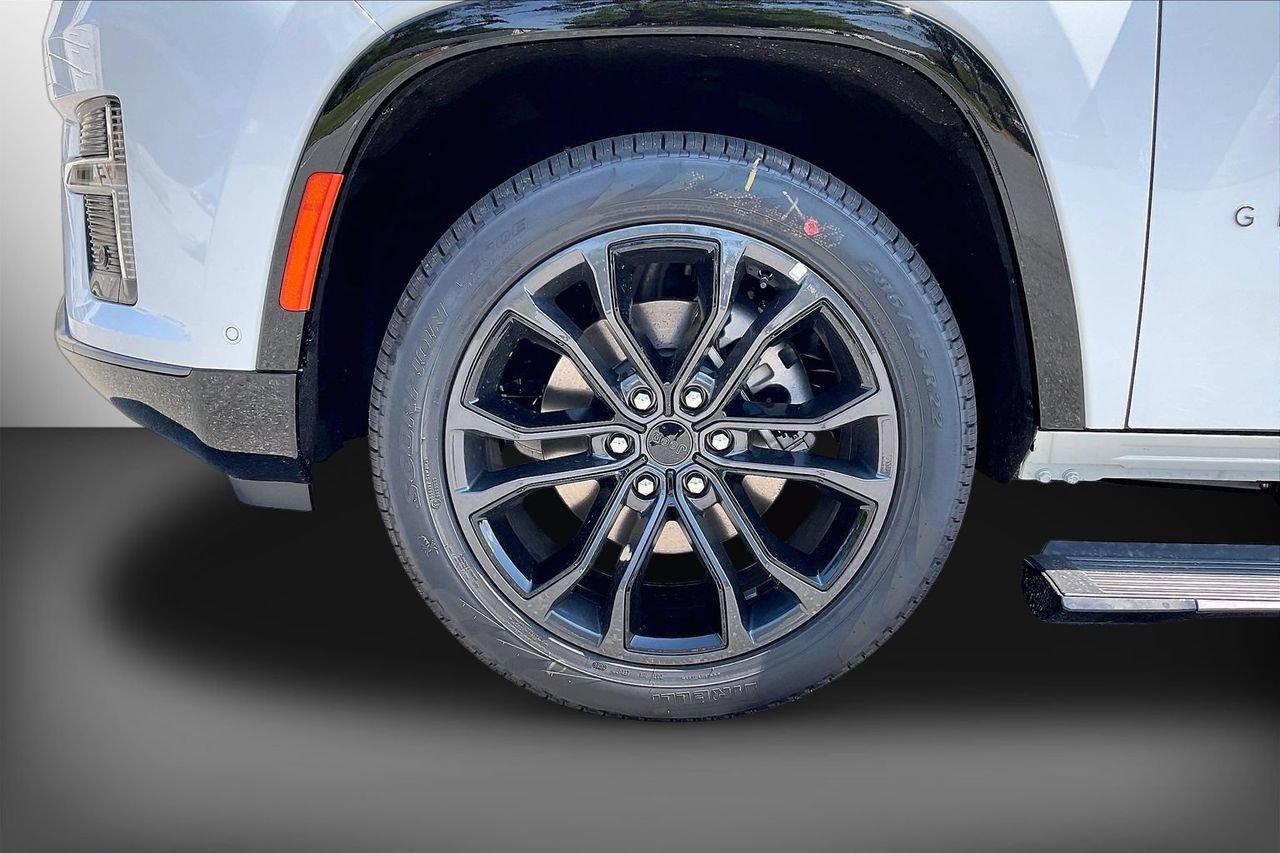 New 2026 Jeep Grand Wagoneer Summit AWD/4WD image 35