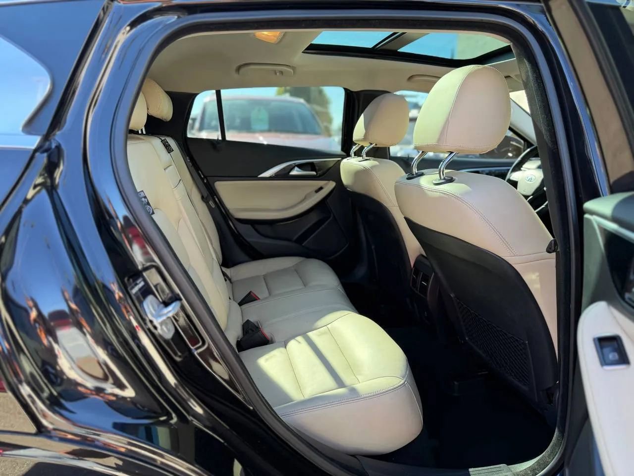 Used 2018 INFINITI QX30 Premium w/ Navigation Package image 35