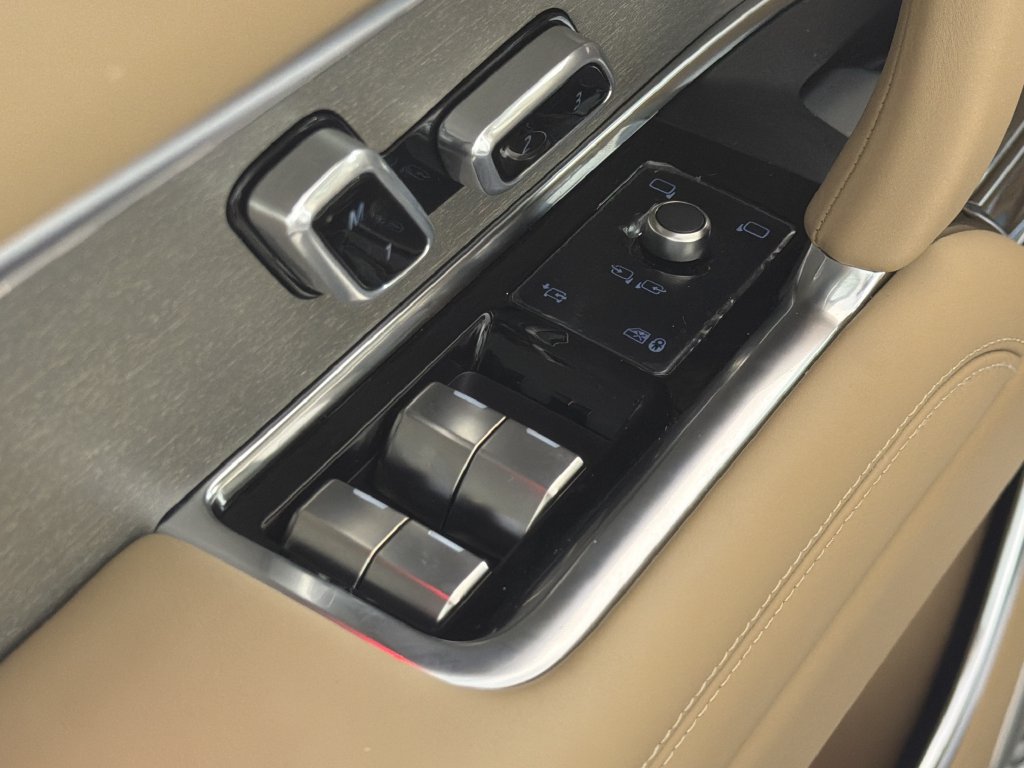 New 2027 Land Rover Range Rover SV AWD/4WD image 29