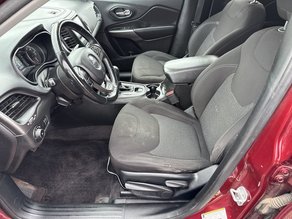 Used 2019 Jeep Cherokee Latitude w/ Cold Weather Group AWD/4WD image 11