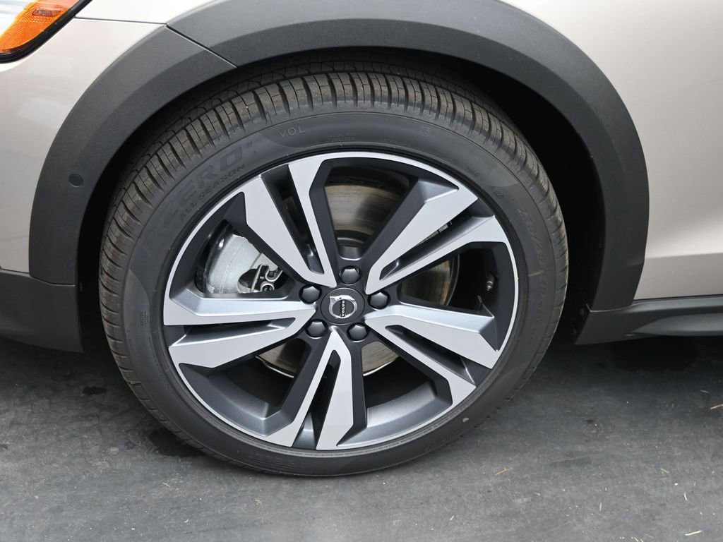 New 2026 Volvo V60 B5 Cross Country Plus w/ Protection Package Premier image 4