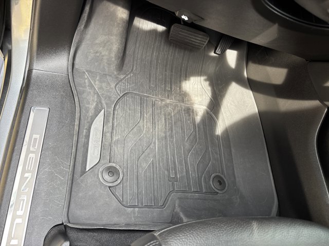 Used 2023 GMC Yukon XL Denali image 32