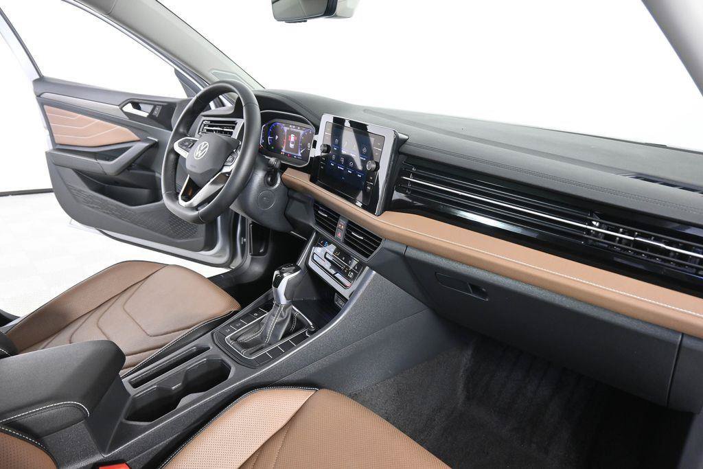 Used 2025 Volkswagen Jetta SEL FWD image 25