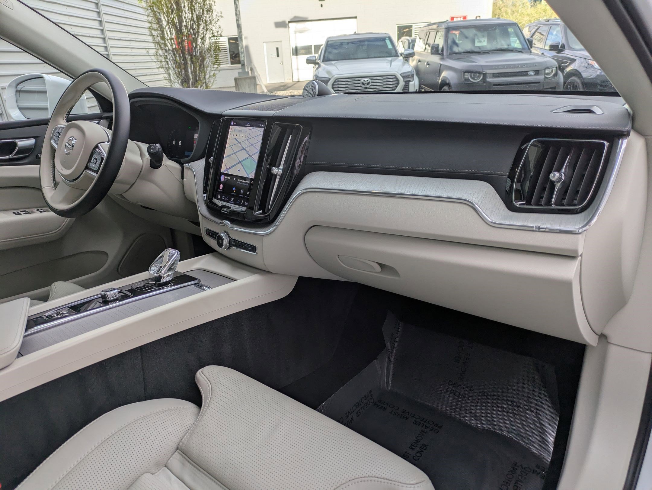 Used 2023 Volvo XC60 T8 Ultimate w/ Climate Package image 31