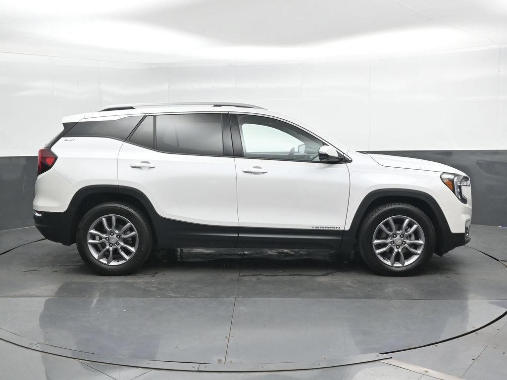 Used 2024 GMC Terrain SLT w/ Infotainment Package II AWD/4WD image 3