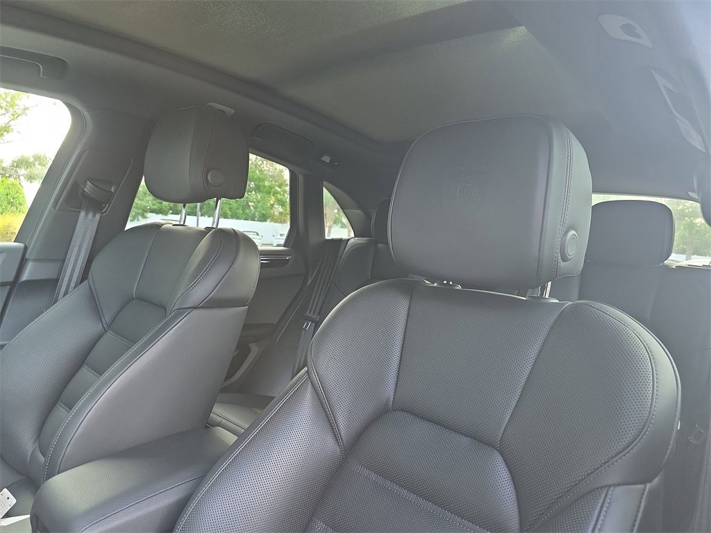 Used 2025 Porsche Macan image 5