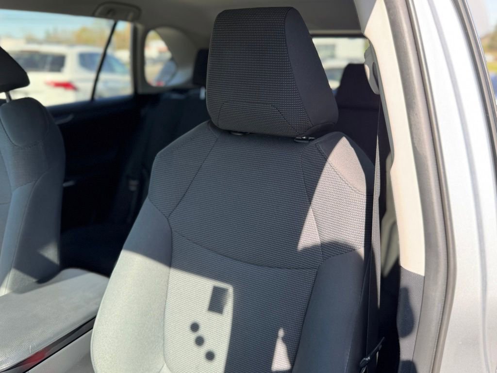 Used 2019 Toyota RAV4 LE AWD/4WD image 7