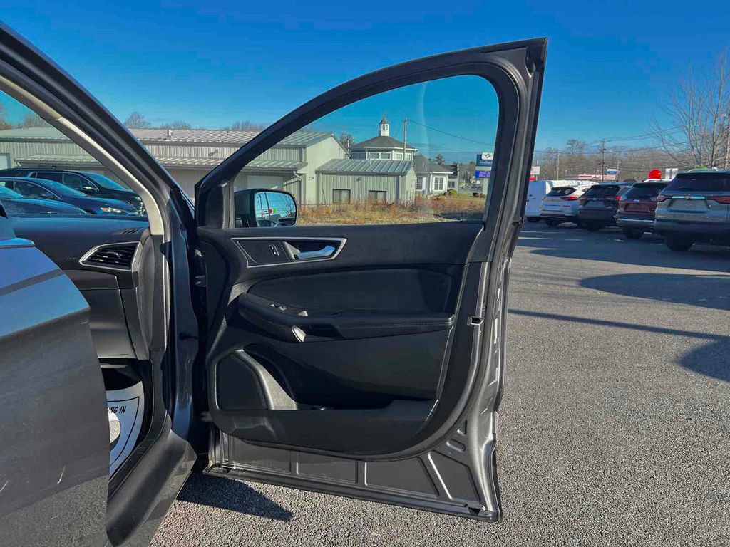 Used 2023 Ford Edge SEL image 18