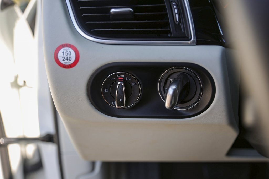 Used 2016 Porsche Macan Turbo image 18