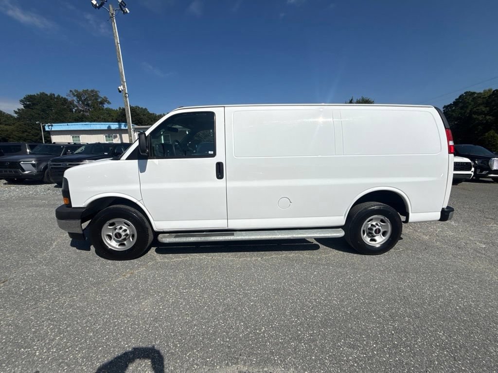 Used 2022 GMC Savana 2500 w/ Driver Convenience Package RWD image 2