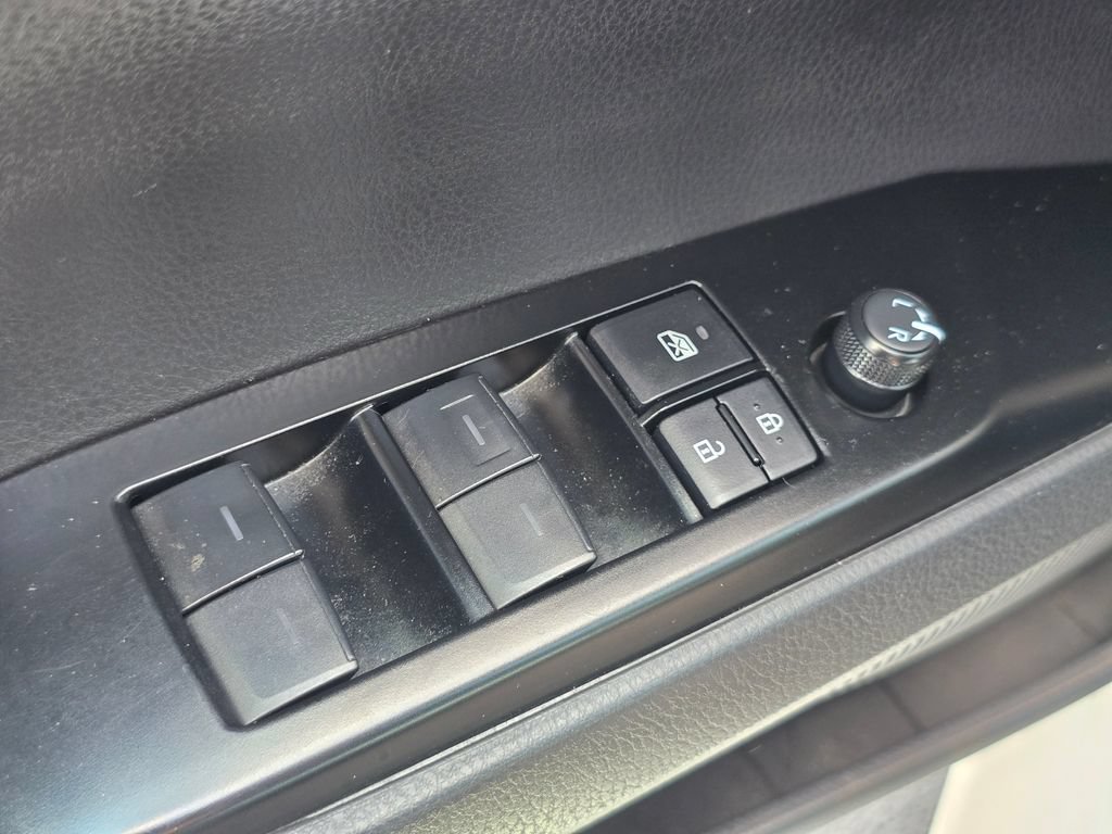 Used 2025 Toyota Camry SE FWD image 19