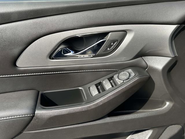 Used 2023 Chevrolet Traverse LT image 30