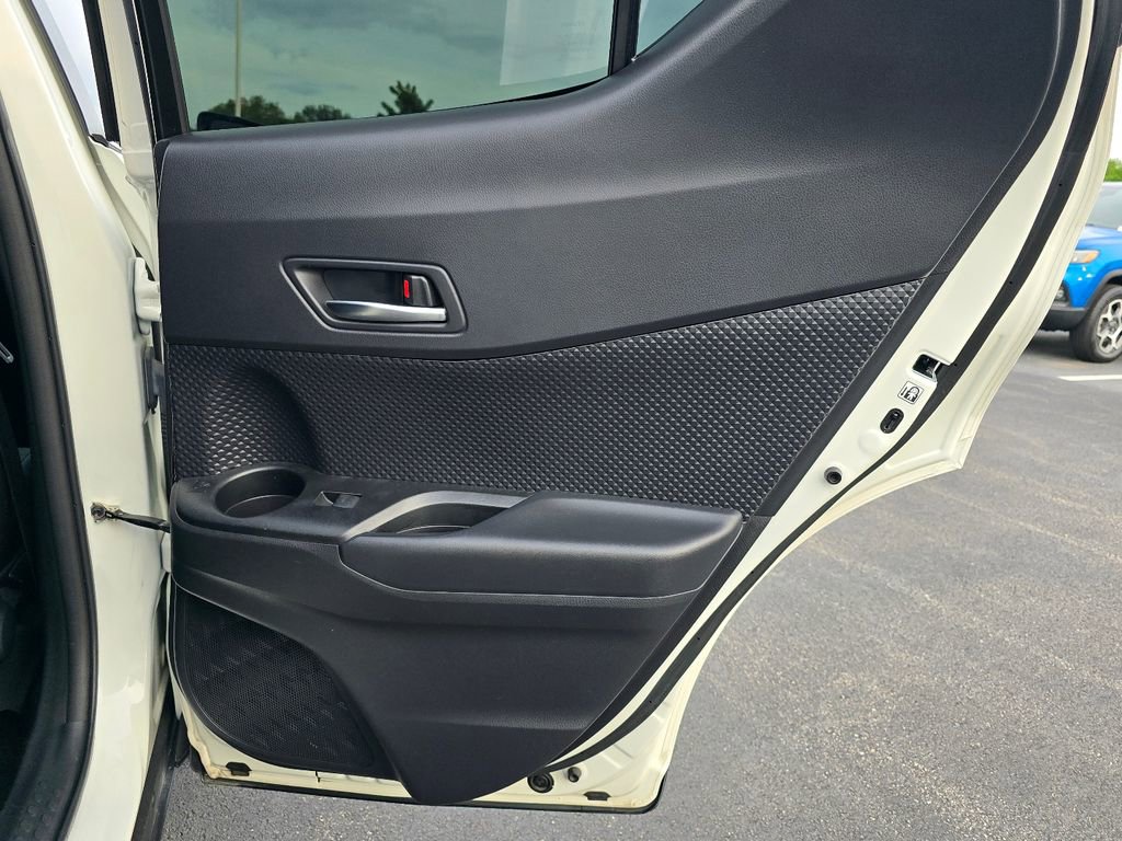 Used 2020 Toyota C-HR XLE FWD image 29