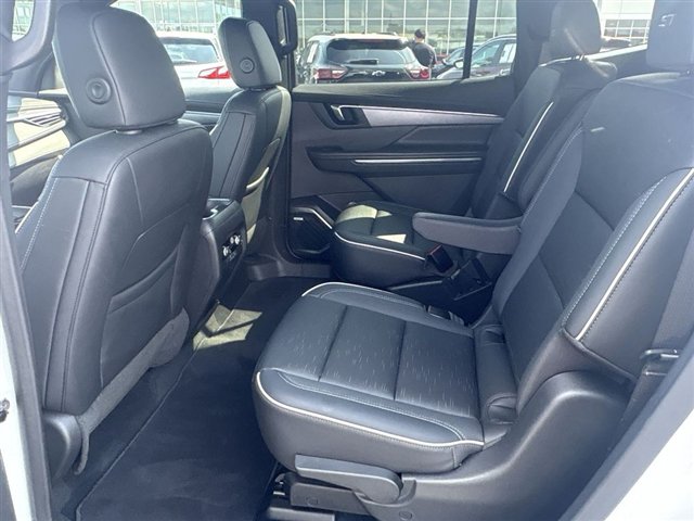 Certified 2025 Buick Enclave Sport Touring w/ Trailering Package, 5000 lbs. FWD image 23