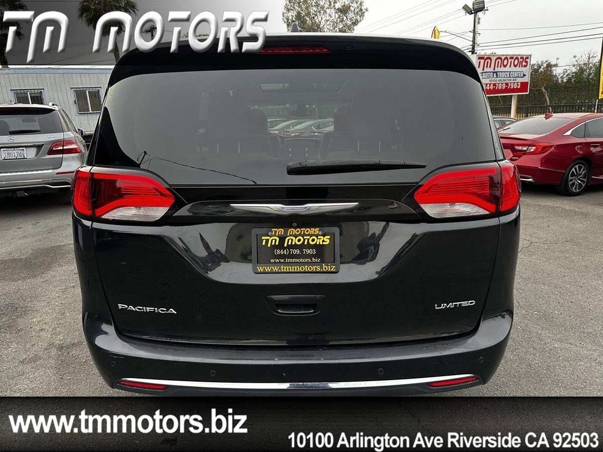 Used 2017 Chrysler Pacifica Limited w/ UConnect Theater Package image 5
