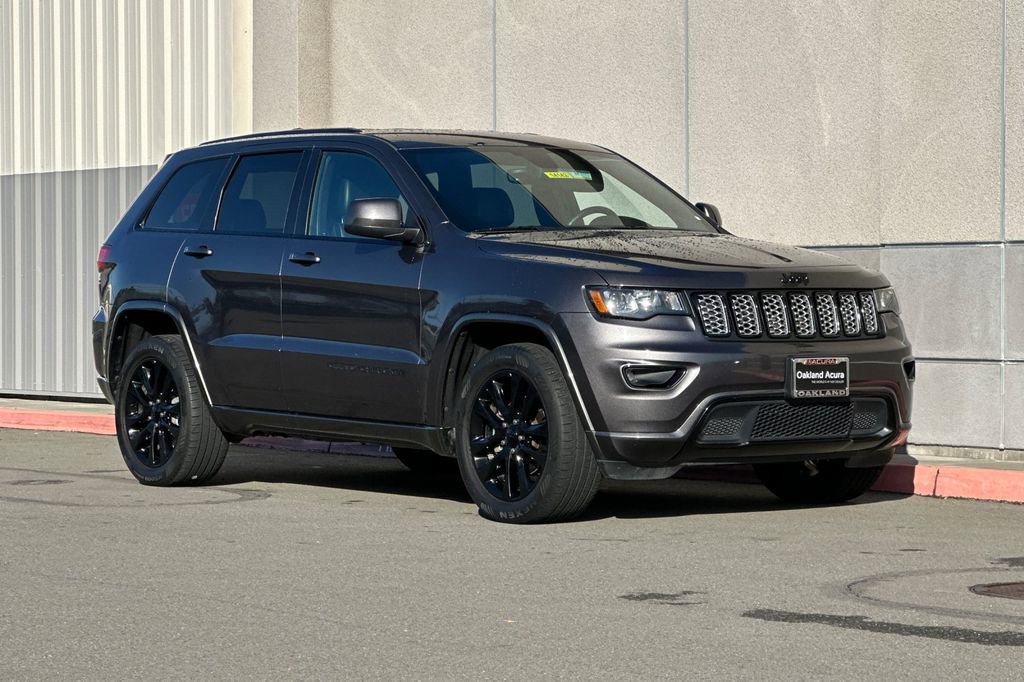 Used 2017 Jeep Grand Cherokee Altitude image 2
