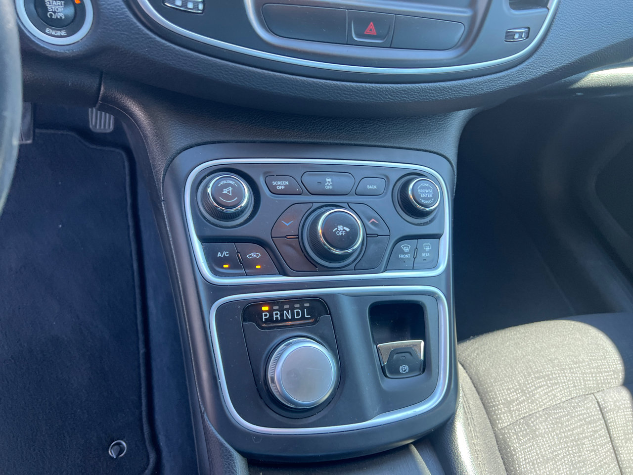 Used 2015 Chrysler 200 Limited w/ Convenience Group image 11
